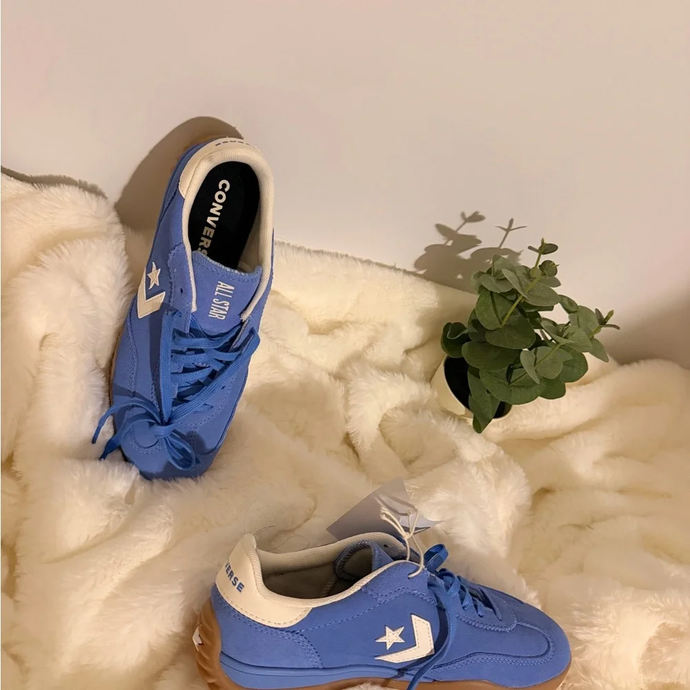 Converse Light Blue Sneakers with Brown Sole  Women’s Size 7 (23.5cm)